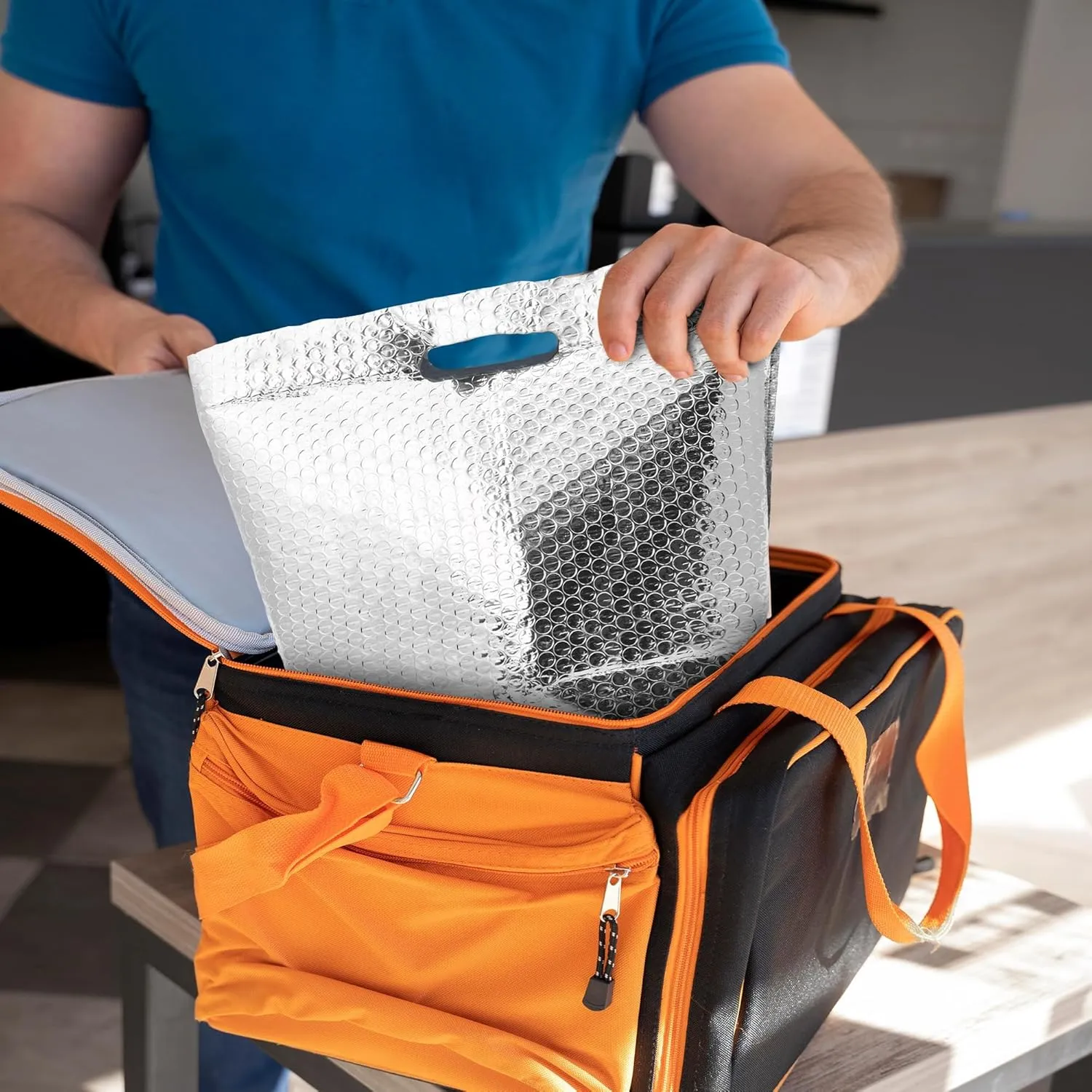 APQ Insulated Foil Bag with Handles, 8 x 8 x 8 Inches. 10 Pack Thermal Bags for Frozen Food. Metallized Foil Insulated Box Liners with Bubble Cushion. Insulated Shipping Bags for Food, Cosmetics