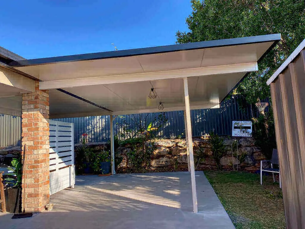 Attached Insulated Patio/Carport Masonry/Brick/Concrete Wall 7 x 2.7m