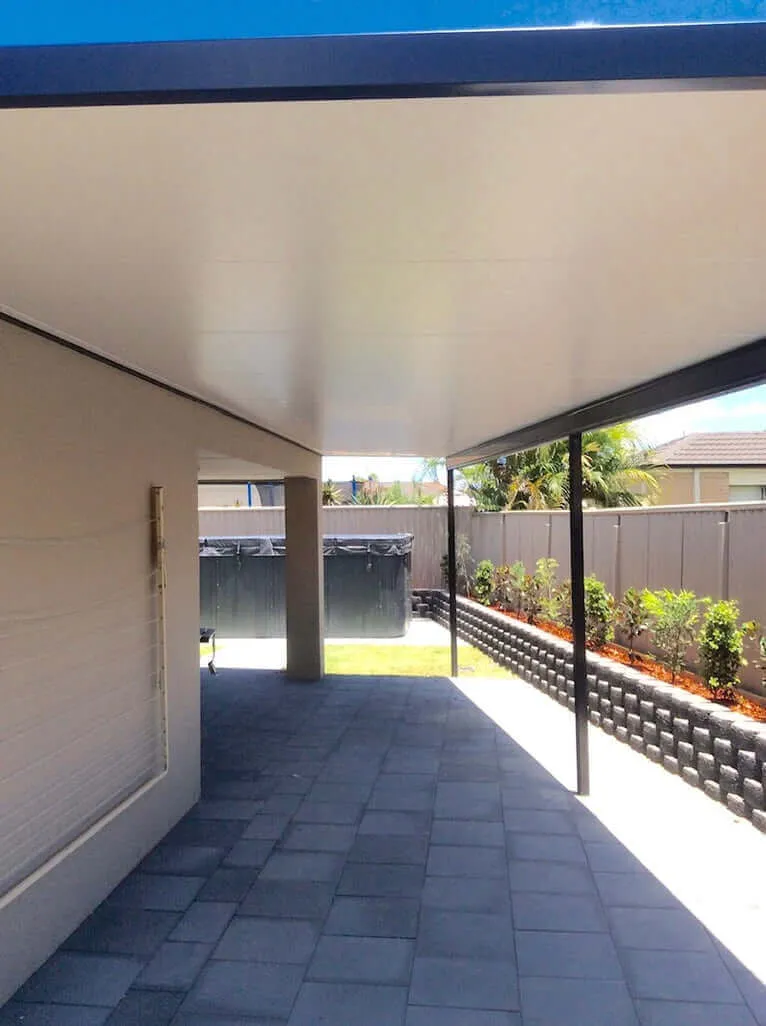 Attached Insulated Patio/Carport Masonry/Brick/Concrete Wall 7 x 2.7m
