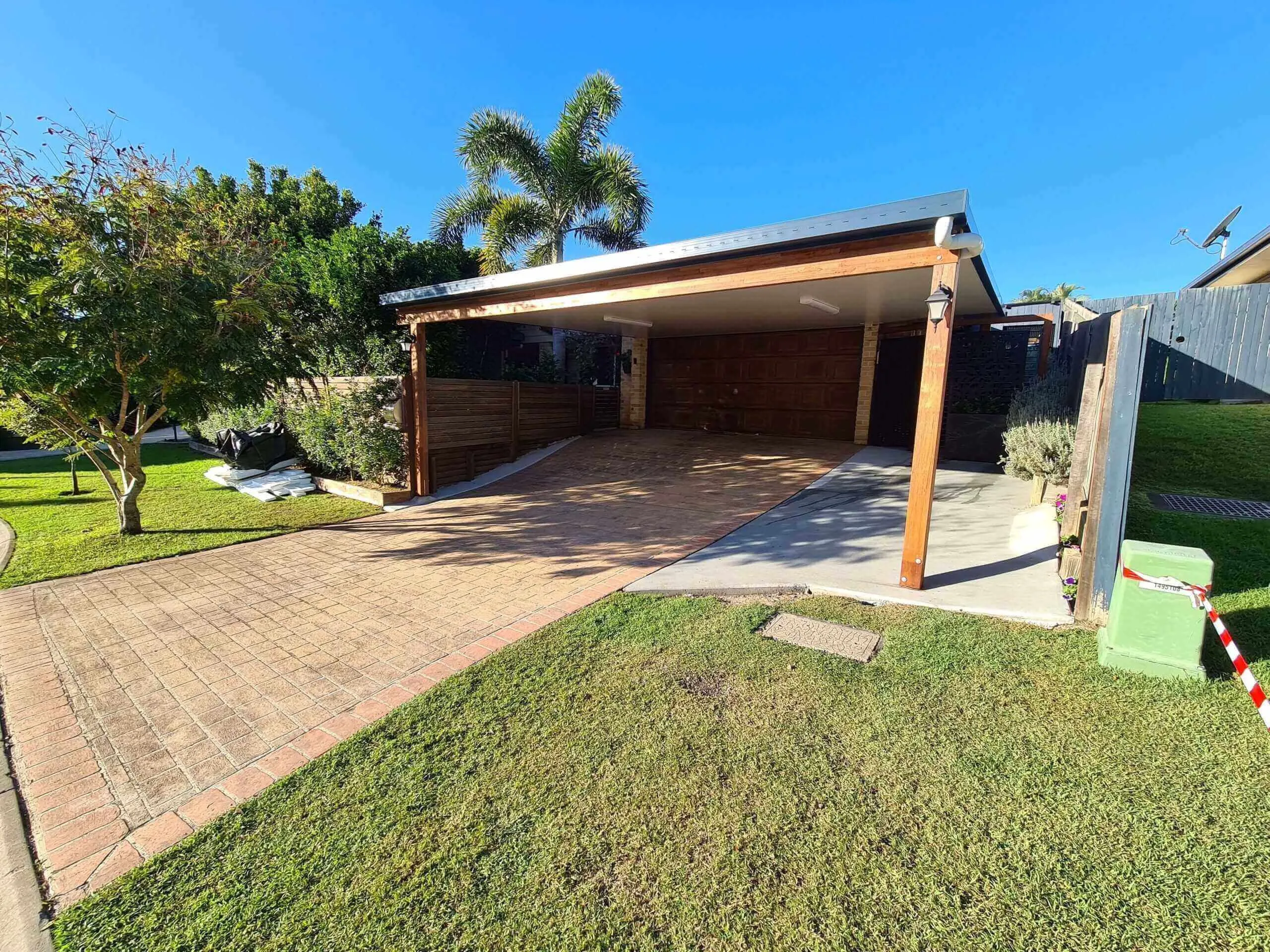 Attached Insulated Patio/Carport Masonry/Brick/Concrete Wall 7 x 2.7m