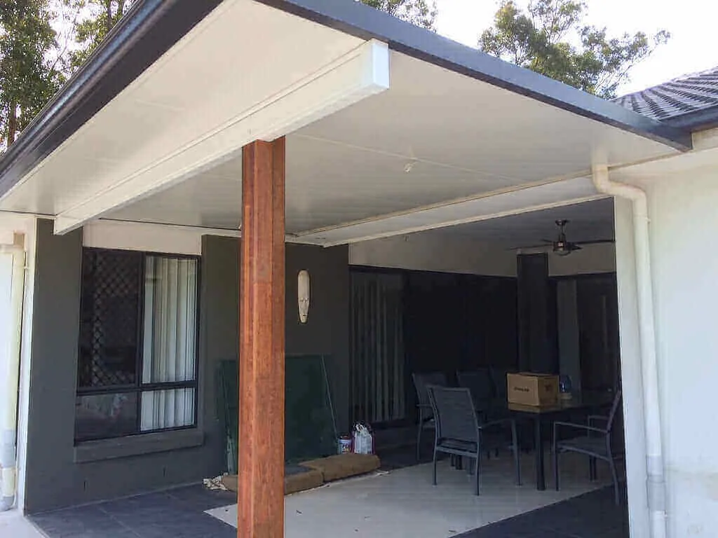 Attached Insulated Patio/Carport Masonry/Brick/Concrete Wall 7 x 2.7m