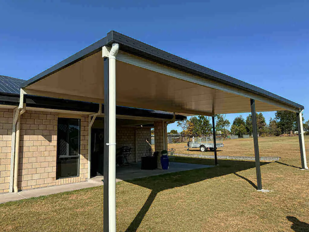 Attached Insulated Patio/Carport Masonry/Brick/Concrete Wall 7 x 2.7m