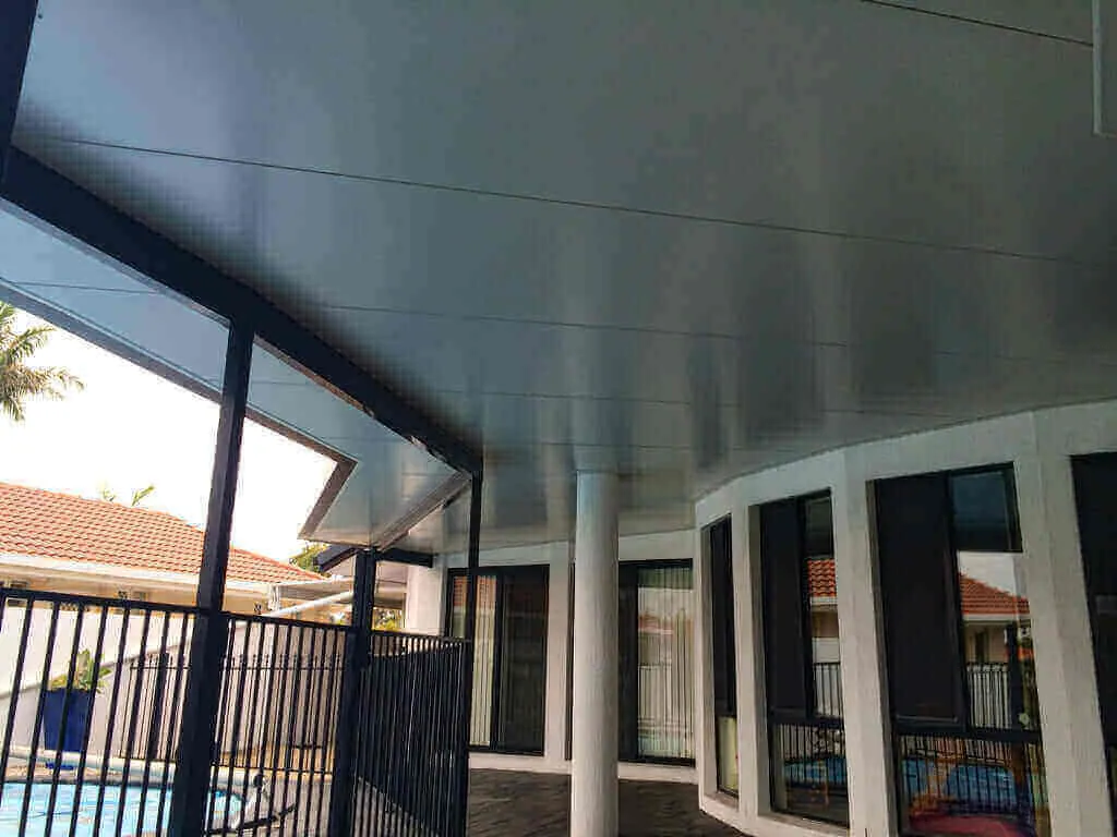 Attached Insulated Patio/Carport Masonry/Brick/Concrete Wall 7 x 2.7m