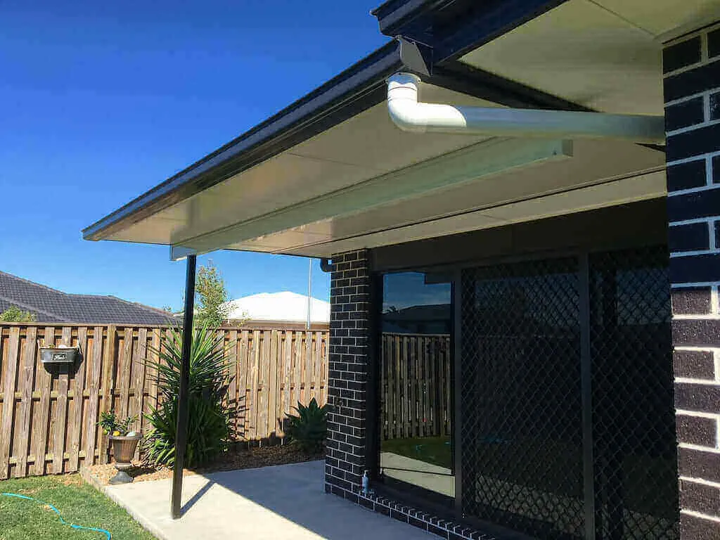 Attached Insulated Patio/Carport Masonry/Brick/Concrete Wall 7 x 2.7m