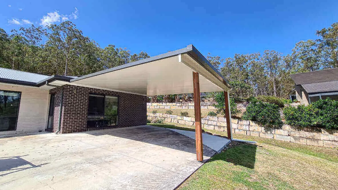 Attached Insulated Patio/Carport Masonry/Brick/Concrete Wall 7 x 2.7m
