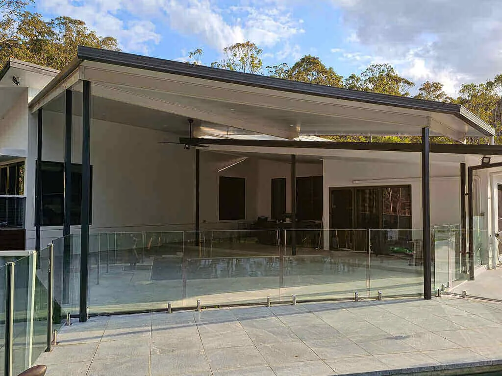 Attached Insulated Patio/Carport Masonry/Brick/Concrete Wall 7 x 2.7m