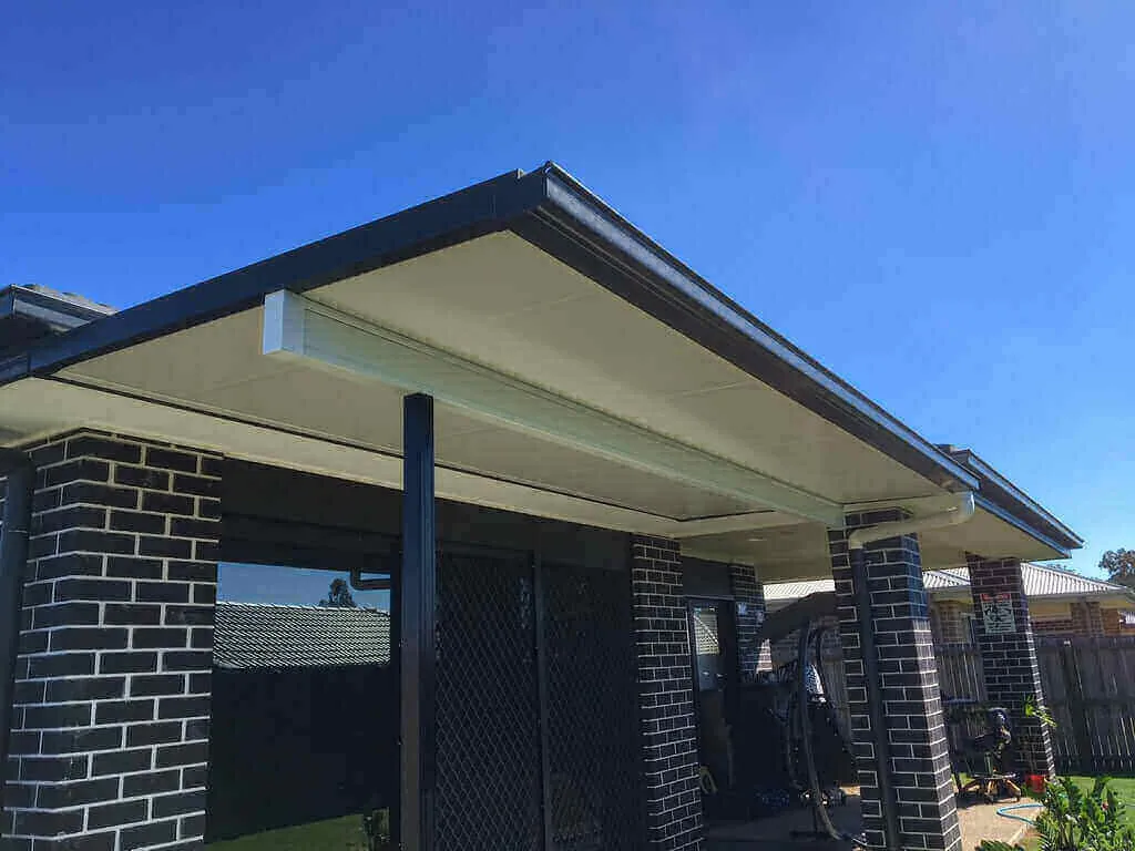 Attached Insulated Patio/Carport Masonry/Brick/Concrete Wall 7 x 2.7m