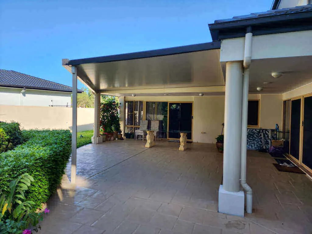 Attached Insulated Patio/Carport Masonry/Brick/Concrete Wall 7 x 2.7m