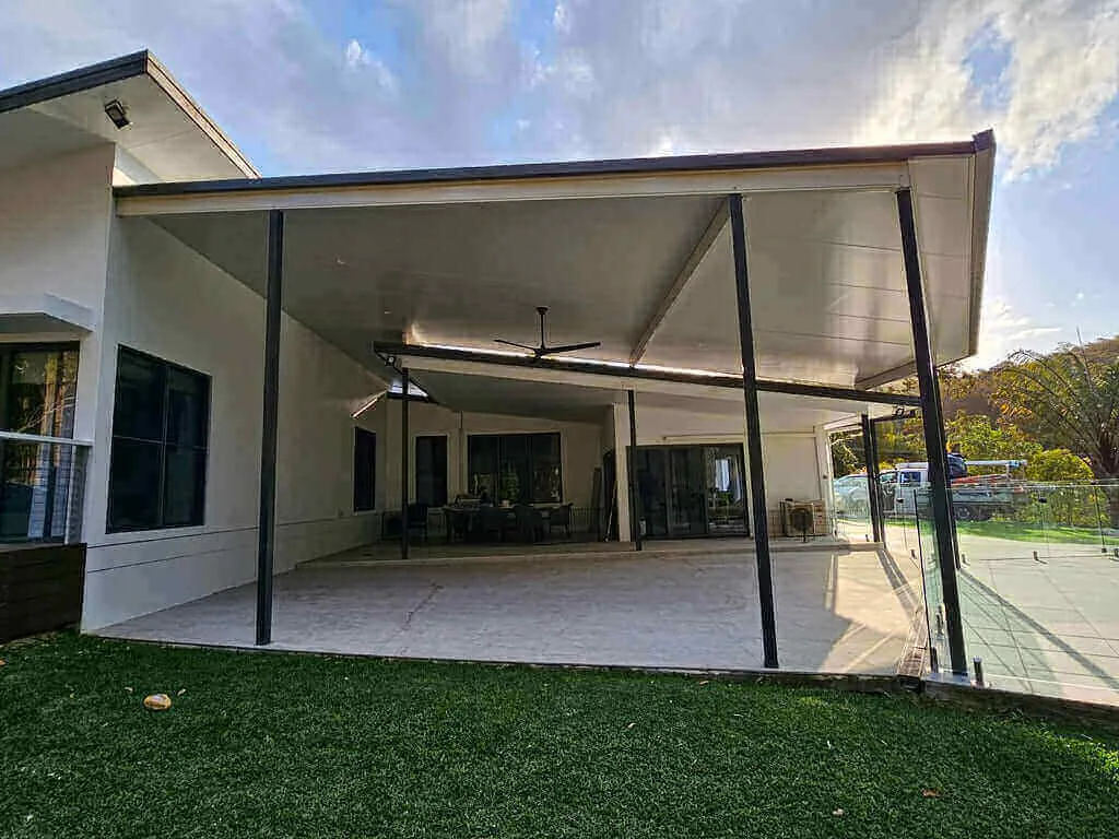 Attached Insulated Patio/Carport Masonry/Brick/Concrete Wall 7 x 2.7m