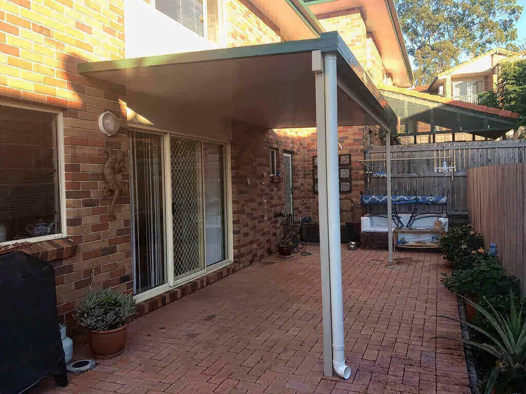Attached Insulated Patio/Carport Masonry/Brick/Concrete Wall 7 x 2.7m