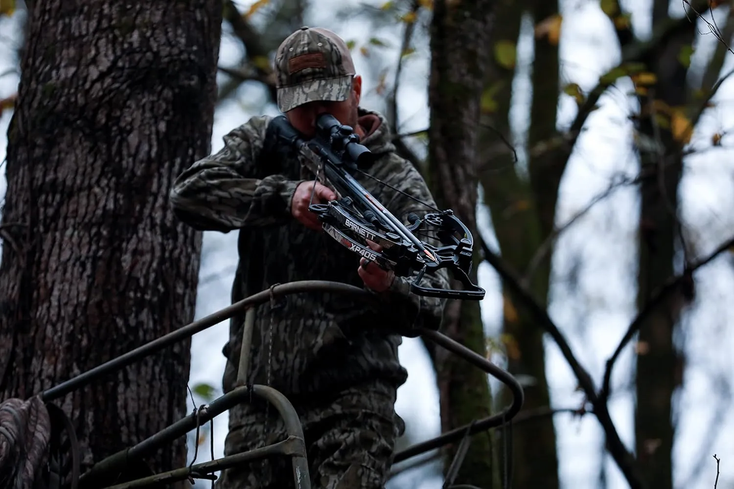 Barnett Archery Hyper XP 405 Crossbow with Two Hyperflite 22" Arrows, Illuminated 4X32mm Scope, and Rope Cocking Device, and Lightweight Side Mount Quiver