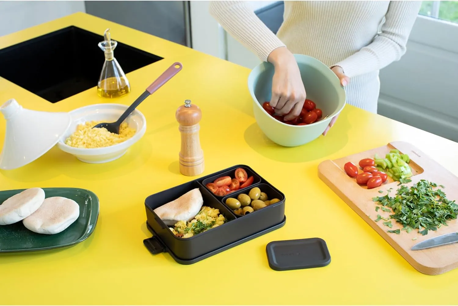 Brabantia Make & Take Bento Lunch Box (Dark Gray) 2 Compartments & Lidded Pot, Lift-Out Tray Divider, BPA-Free, Airtight Snap Locks, Microwave & Freezer Safe, Travel Meal Prep Container
