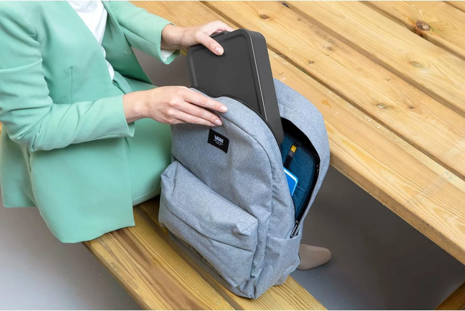 Brabantia Make & Take Bento Lunch Box (Dark Gray) 2 Compartments & Lidded Pot, Lift-Out Tray Divider, BPA-Free, Airtight Snap Locks, Microwave & Freezer Safe, Travel Meal Prep Container