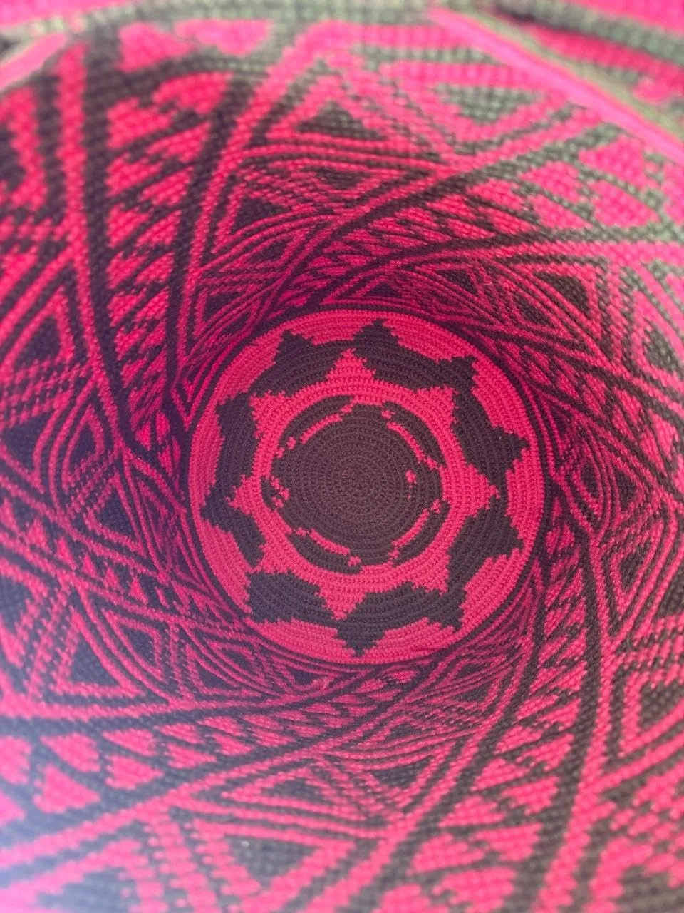 Handmade Large Wayuu bag, Colombian mochila wayuu. Ancient and precious piece of art made by indigenous. Shoulder or crossbody crocheted bag. Gift ready!