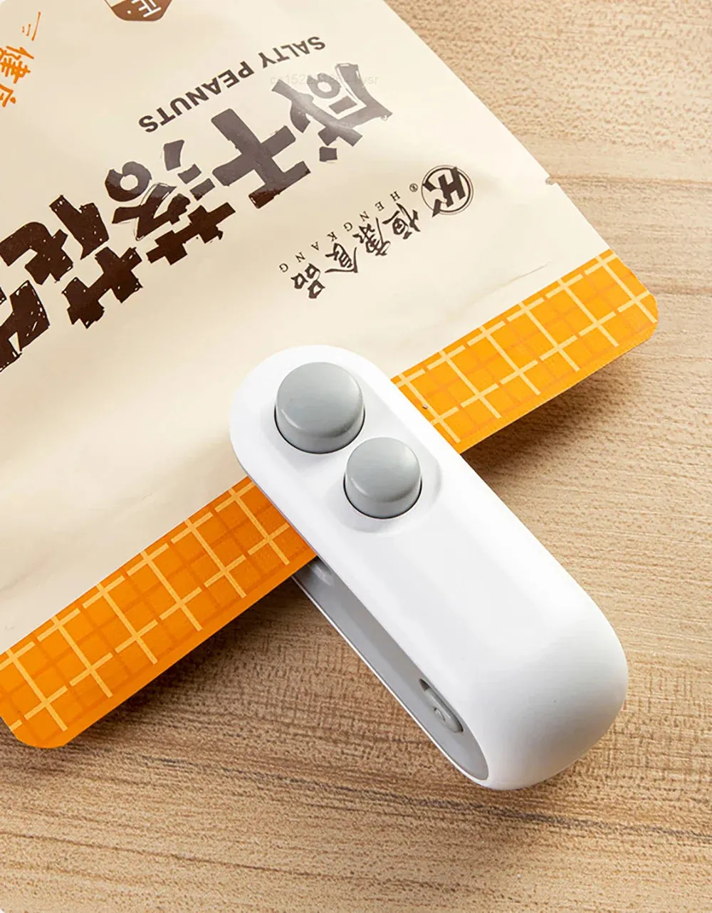 Mini Heat Bag Sealing Machine Package Sealer Bags Plastic Food Sealer Clip Bag Handheld Sealer Food Packaging Heat Sealer Opener