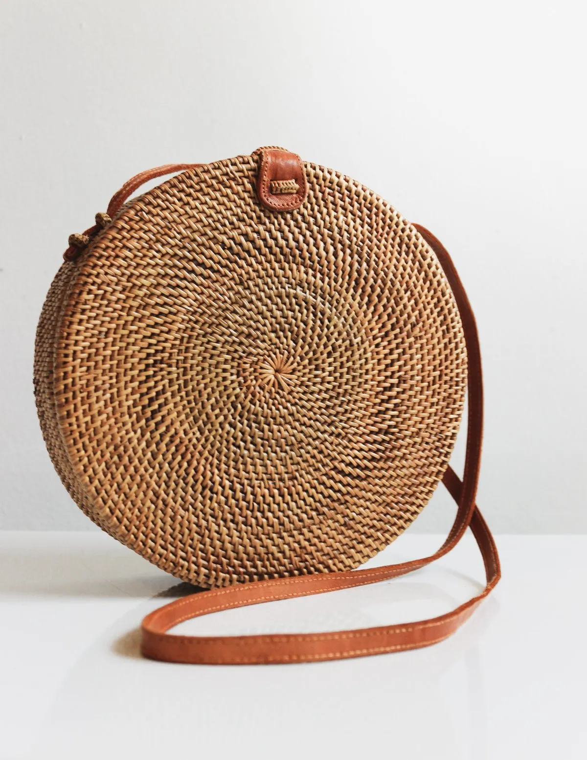 THE WINDING ROAD WOVEN ATA GRASS CIRCLE BAG