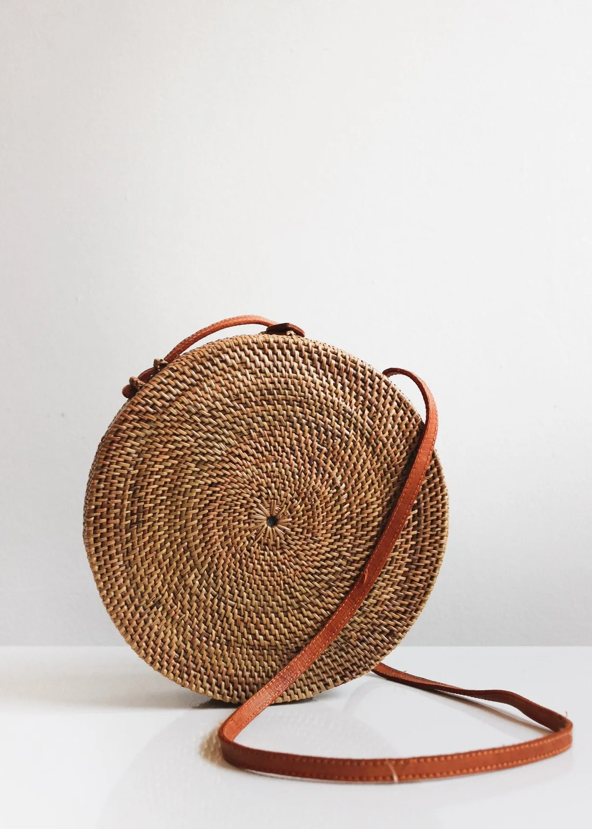 THE WINDING ROAD WOVEN ATA GRASS CIRCLE BAG